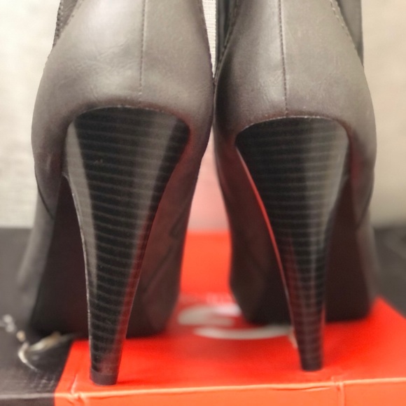 G by Guess Topaz Over the Knee Gray boots 9.5 (WILL SHIP WITHOUT THE BOX) - Picture 4 of 13